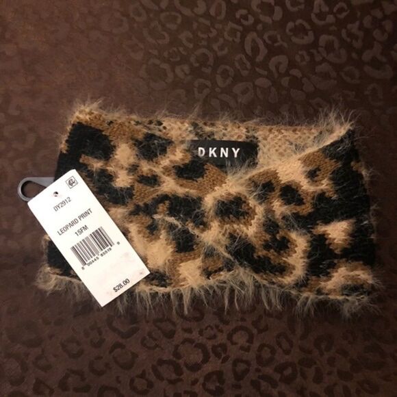 NWT Soft Fuzzy Headband
NWT/NEW
Dkny  - Picture 3 of 4